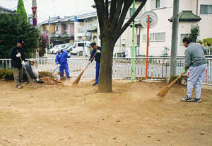 三島公園落ち葉清掃4