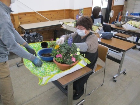春の草花を使ったコンテナガーデン教室