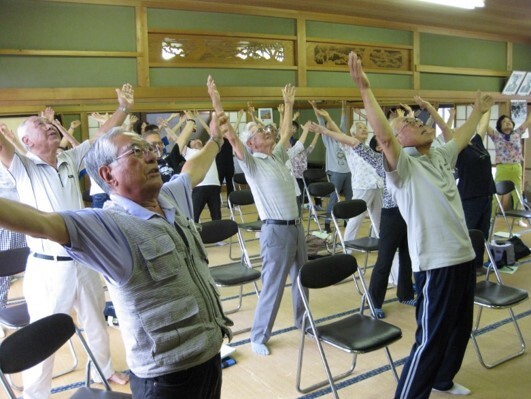 実際の通いの場の様子(準備体操)