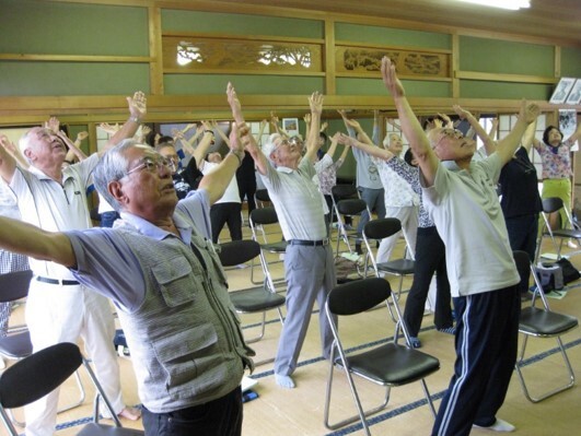 実際の通いの場の様子（準備体操）