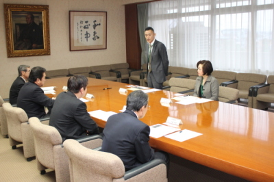 見守りネット協定書締結式出席1