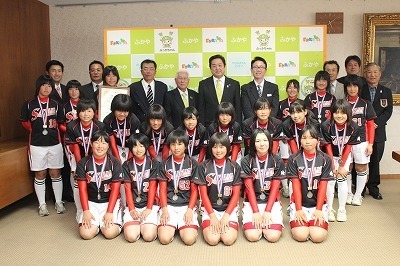 全日本中学生女子ソフト準優勝選手の表敬訪問