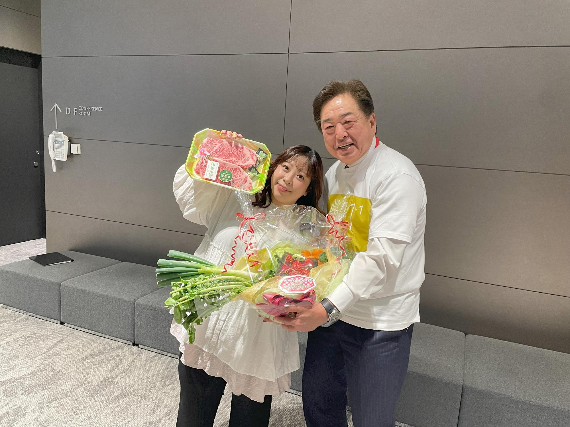 餅田コシヒカリに農畜産物をプレゼント