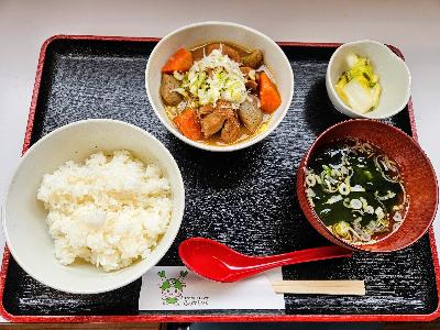 もつをじっくりと煮たもつ煮定食