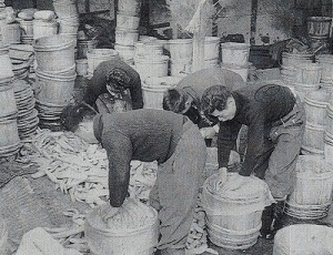 漬け込み作業(昭和30年代の漬物生産風景)