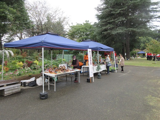 木工工芸と花の販売