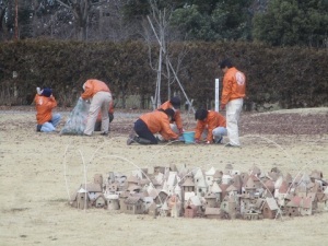 王国ひろばの除草