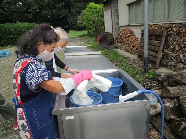 水でぬらす