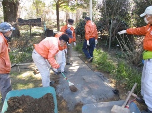 フローラガーデン敷石埋設作業