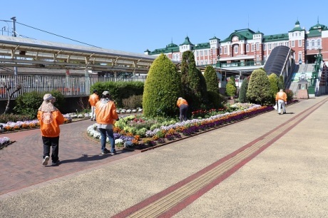 ステイションガーデンの除草