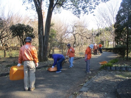 カエデ通り清掃作業