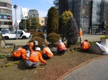 ステイションガーデンの除草活動を行いました。