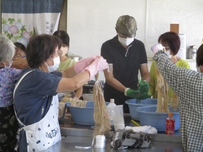 草木染め教室（サルスベリで墨色に染めよう）