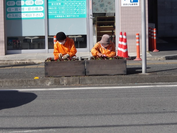 駅通りプランターボランティア活動