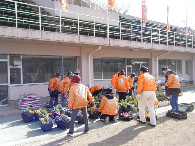 マラソン大会会場装飾用プランターづくり