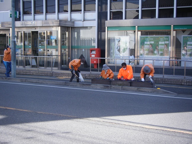 駅通りプランターボランティア活動