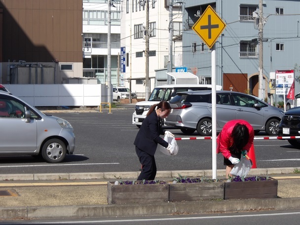 駅通りプランターボランティア活動