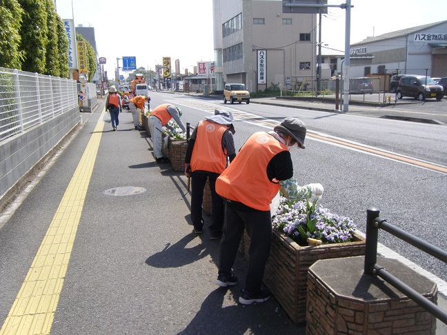 国道17号プランター除草活動