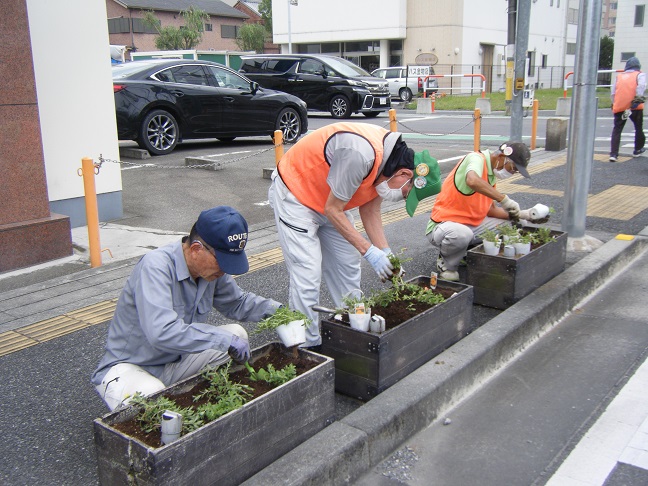 駅通りプランター植栽