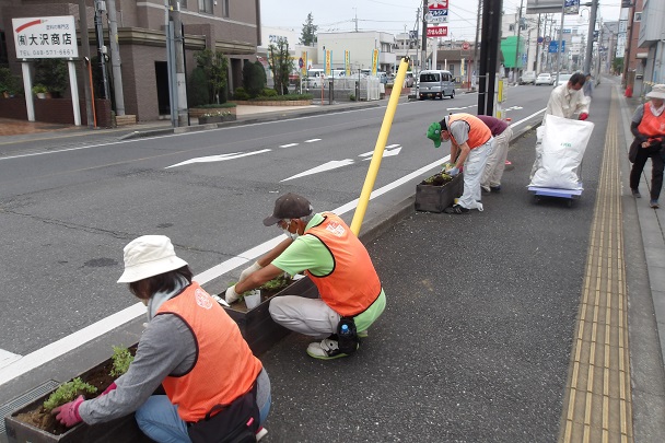 駅通りプランター植栽