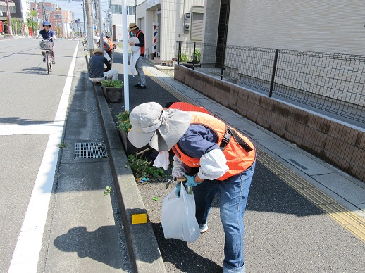 駅通りプランター除草作業