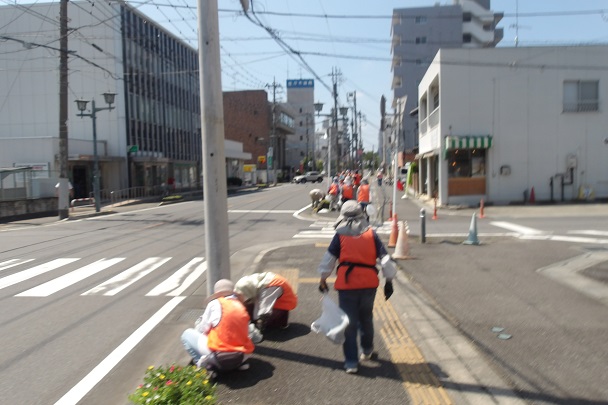 駅通りプランター除草作業