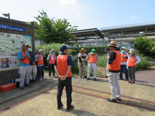 駅通りプランター除草作業