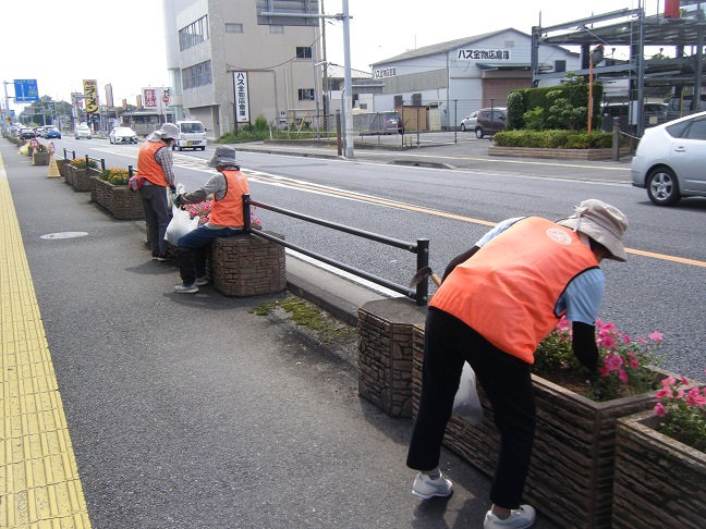 国道17号プランター除草活動