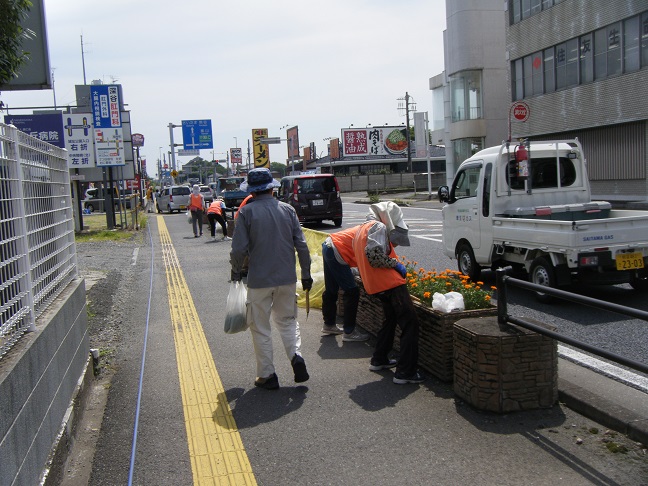 国道17号プランター除草活動