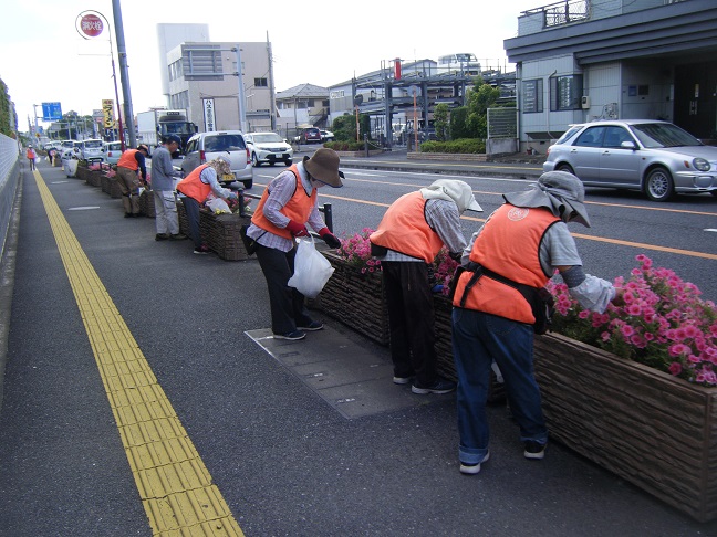 国道17号プランター除草活動