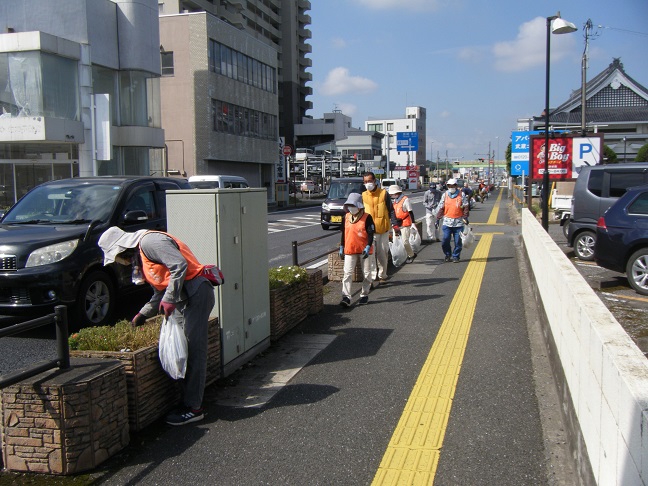 国道17号プランター除草活動