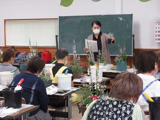 秋の草花を使った長く楽しめる寄せ植え教室