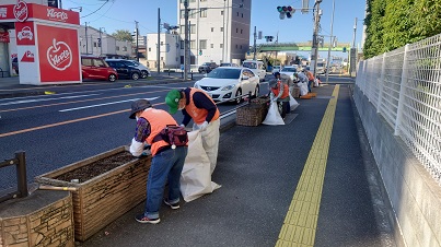 国道17号プランター整地作業を行いました。