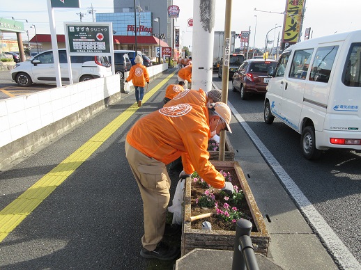 国道17号プランター除草活動