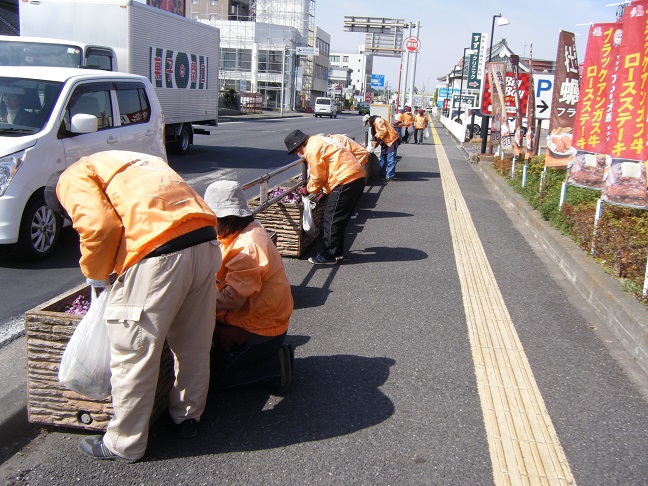 国道17号プランター除草活動