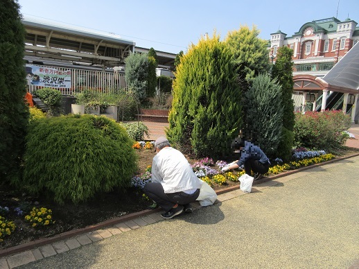 ステイションガーデンの除草作業を行いました。