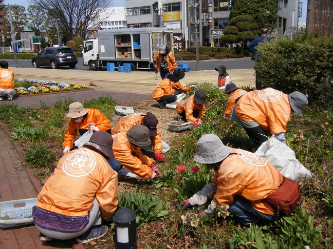 ステイションガーデンの除草作業を行いました。