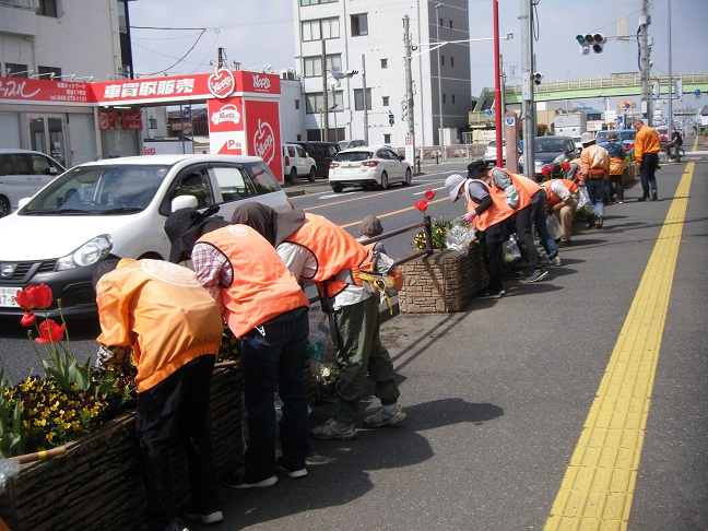 国道17号プランター除草活動