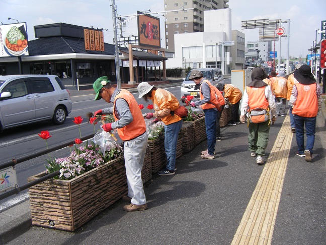 国道17号プランター除草活動