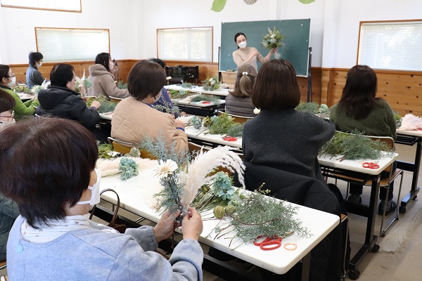 ドライフラワーになるスワッグづくり教室