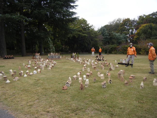 陶器のオブジェの配置