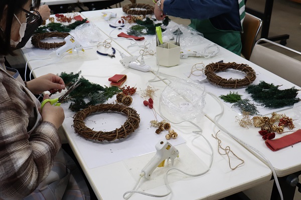 クリスマスリースづくり
