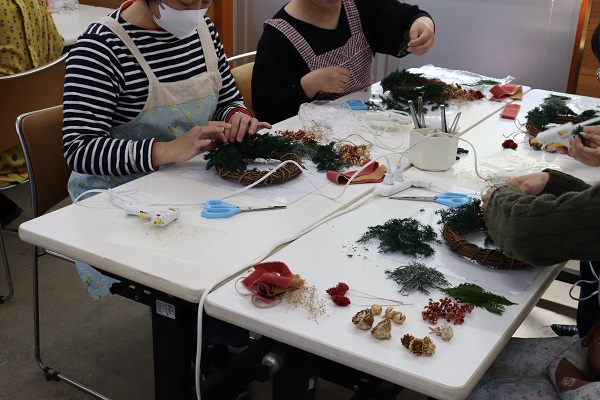 クリスマスリースづくり