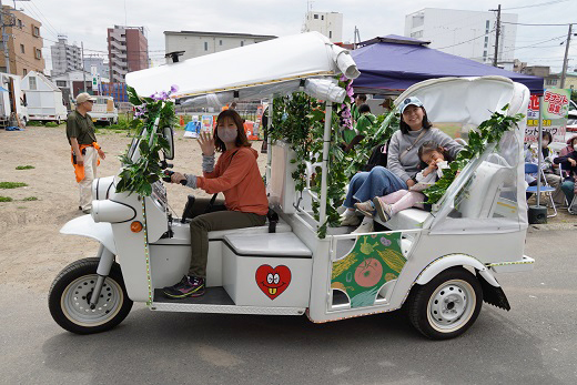 トゥクトゥク運行