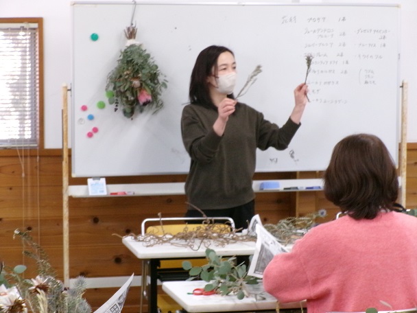 ドライフラワーになるスワッグづくり教室