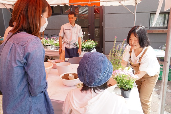 初夏を彩る寄せ植え教室