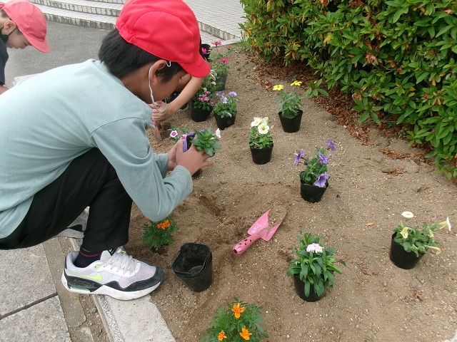 深谷西小学校