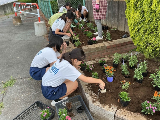 川本中学校