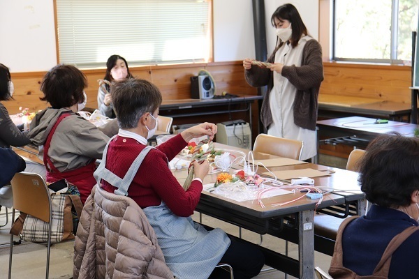 お正月のしめ縄リースづくり