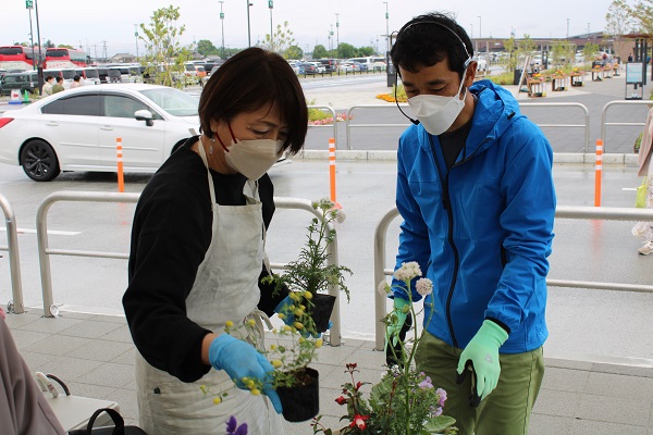 初夏の草花を使った寄せ植え教室